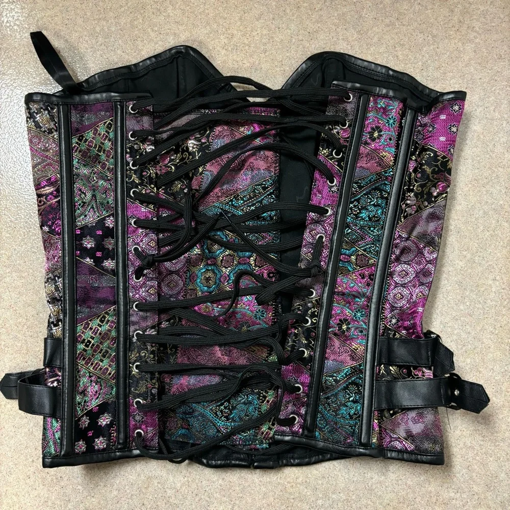 Gothic corset with buckles size medium - Picture 2 of 8